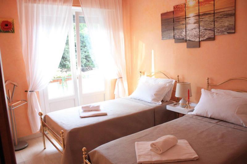 Lyon Apartment At Colosseo Rome Buitenkant foto